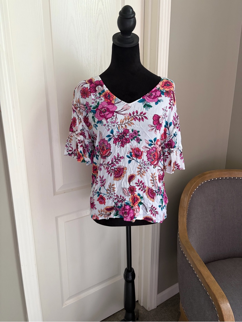 a.n.a White Floral V-Neck Ruffle Sleeve Blouse